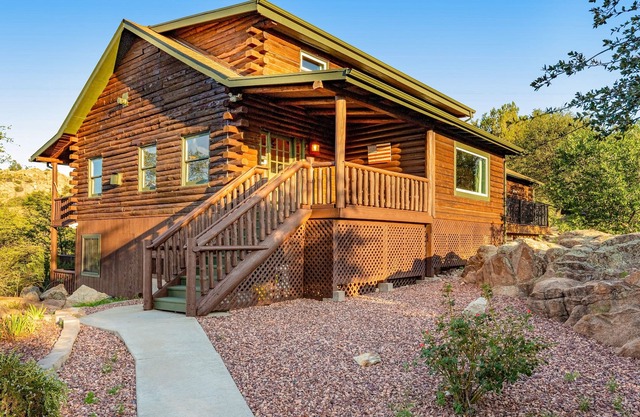 Inn Between the Lakes | Outdoor lover's retreat with mtn views, grill, fireplace