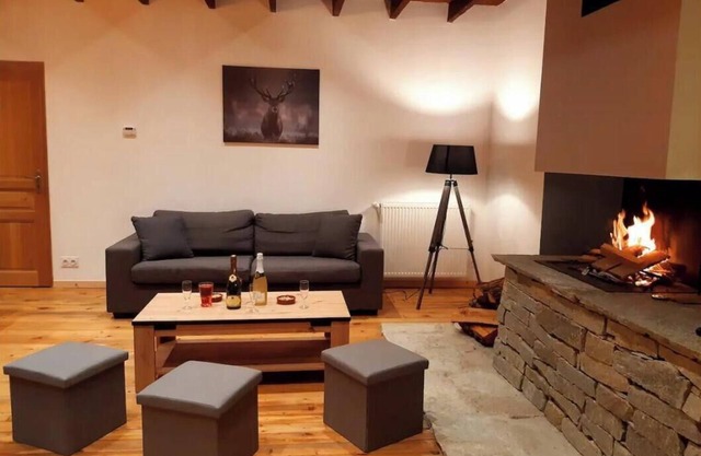 Posada 'Gite Les Sabots De Venus' con vistas a la montaña, terraza privada y Wi-Fi