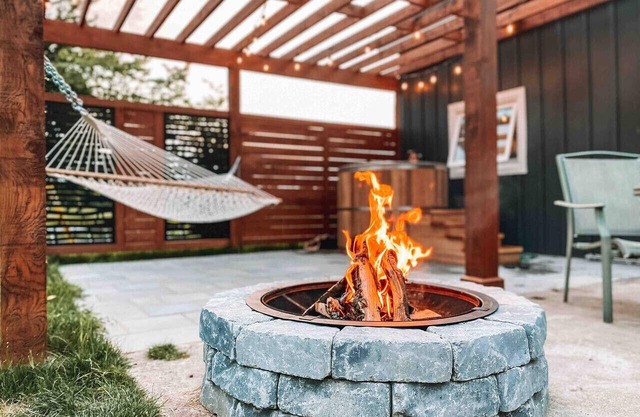 Inn The Orchard, Modern Cottage, private Hot Tub