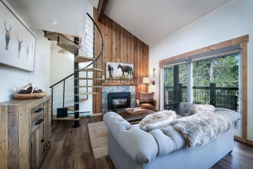 Inner Circle 15 Serenity Condo Great Breck Location