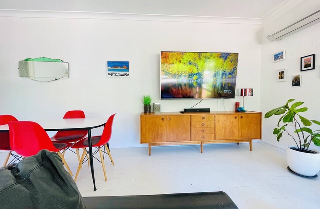 Inner North Retro Gem - Pet Friendly