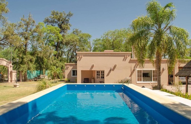 Inquilino Online - Casa de vacaciones con piscina y espacio recreativo