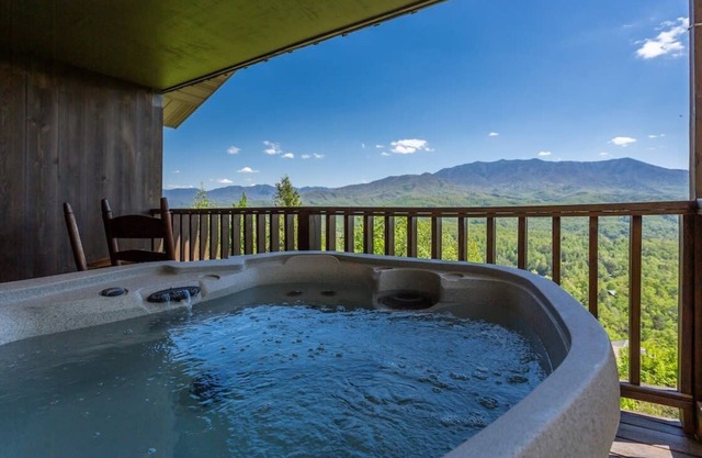 Insane Views GSMNP/Near DwTN Gatlinburg/Hot Tub
