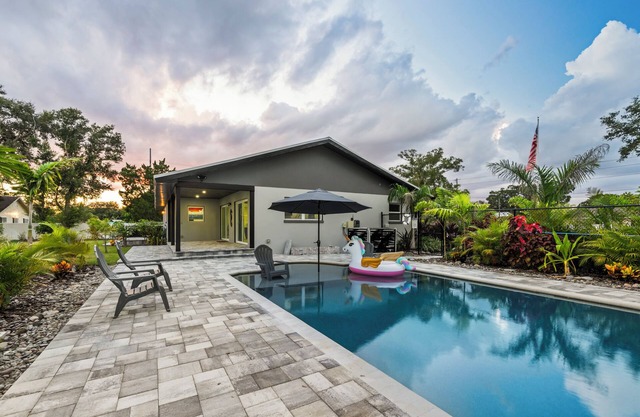 Inspiration House-One Acre Pool Home in the Heart of Pinellas!