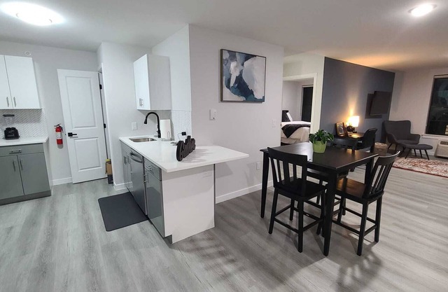 Insta Ready 2 Bd/2Ba w/ Free Parking