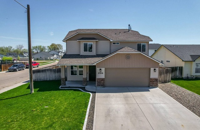 Insurance displacement, Work Crews, 4 bedroom Nampa 83686
