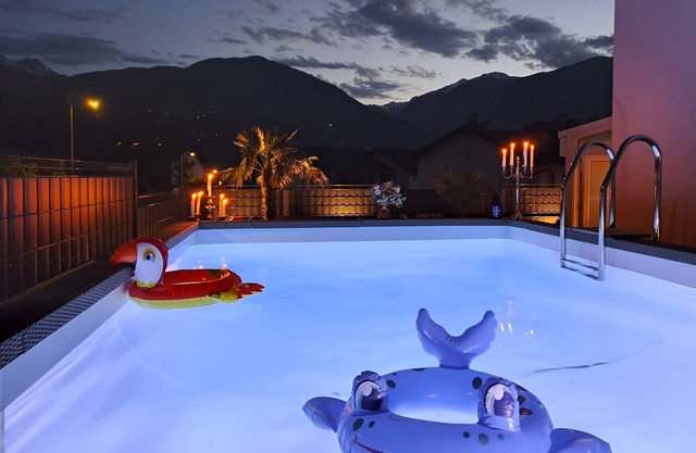 Intera Porzione di Casa su Quattro Livelli con Piscina Privata,sauna e Whirlpool