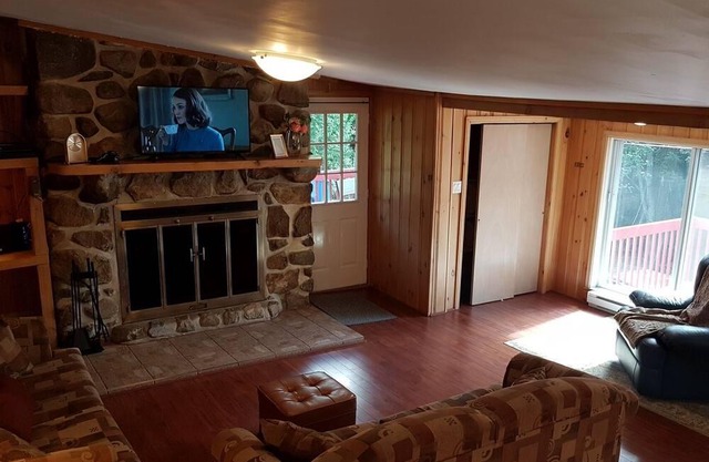 Intimate 4 season chalet in Lanaudière Quebec WIFI FIREPLACE terrain privé + lac