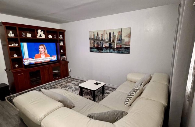 Intimate Urban Hideaway - Private room in a beautiful home (Shared common areas)