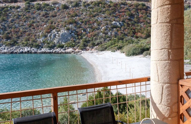 Into The Blue Maisonette: ¡Una hermosa casa de piedra en la playa!