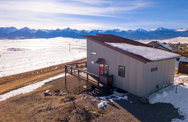 Quiet & Pristine 2-Story Views Galore StarLink Fast EV Charging (FREE)