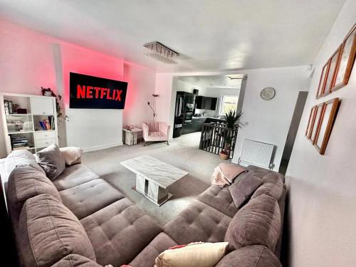 Inviting 2-Bed Apartment in Rochdale