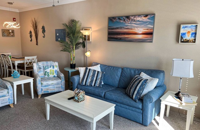 Inviting 2BR Oceanview 2nd-Floor | Balcony