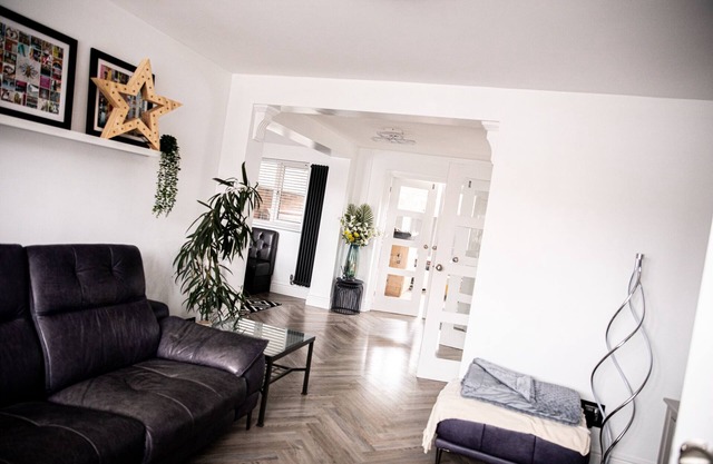 Inviting 3-Bed House in Manchester