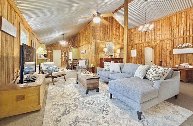 Inviting 3-bedroom Guest House in Historic Downtown Montgomery