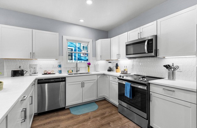 Inviting 4BR 2 5BA Downtown Home With Ample Space