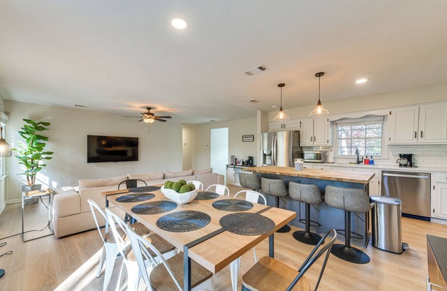 Inviting Columbus Home w/ Deck: 7 Mi to Downtown!