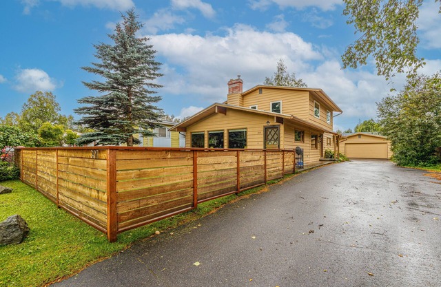 Inviting home with fireplace, natural light, full kitchen, W/D