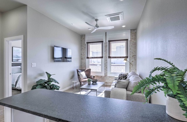 Inviting San Marcos Apartment w/ Washer/Dryer
