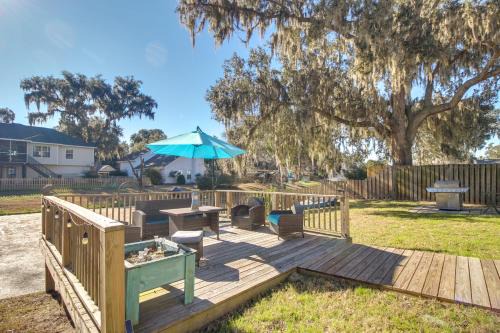 Inviting Savannah Vacation Rental with Game Room!