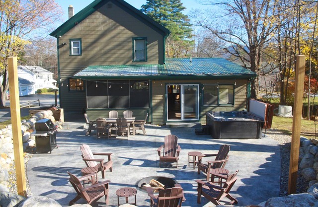 Inviting Spacious Bolton Home HOT TUB. Walking distance to majestic Lake George.