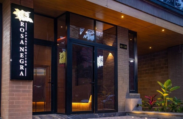 Inviting Stadio Suite Rosa Negra