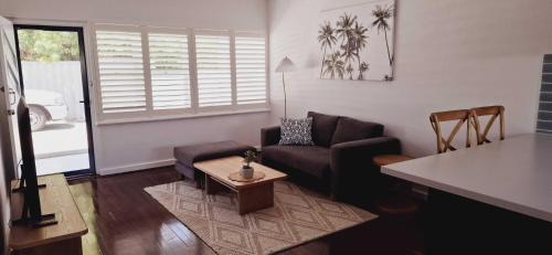 Inviting Stay Close to Rockingham and Palm Beach - Hosted by Canstay
