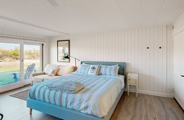 Inviting studio on The Crystal River/Lake Michigan with kitchenette, AC & WiFi