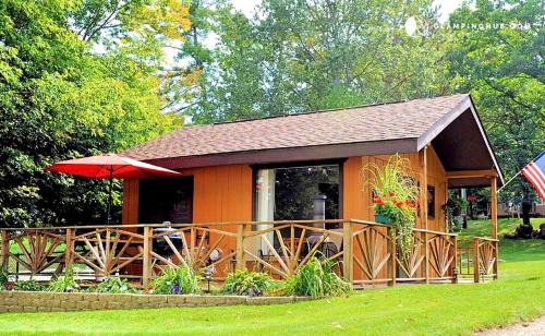 Inviting Summer Vacation Cabin on Clear Lake in Ogemaw County, Michigan