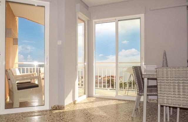 Inviting vacation apartment with sea view.