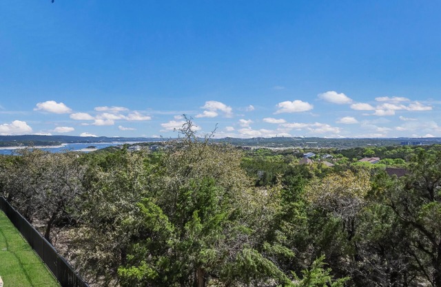 Inviting Villa at Hollows Resort with Amazing Country & Lake Views! 4 Pools, Pickleball!!
