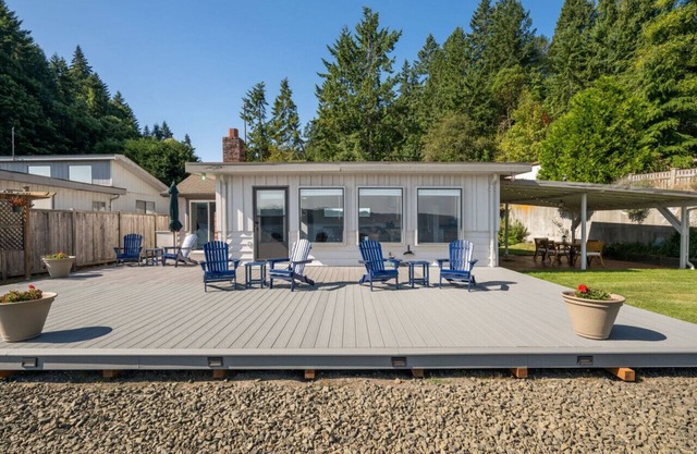 Inviting Waterfront Haven ~BBQ