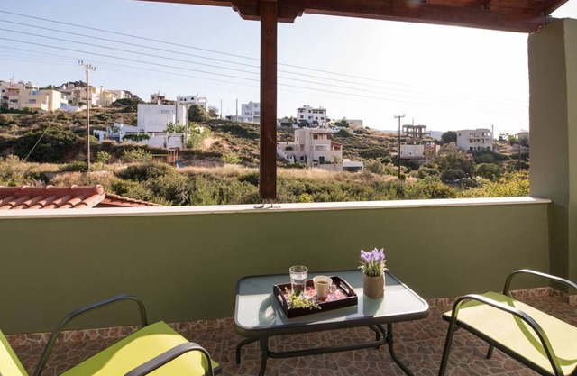 Ioanna's Residence in Agia Pelagia for 7 guests