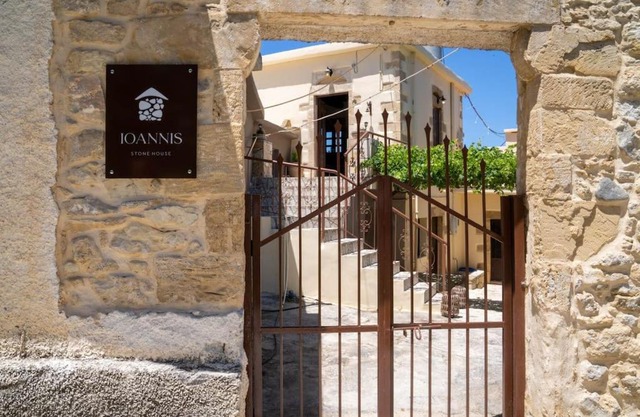 IOANNIS STONEHOUSE, Quiet, Privacy & Sea View.