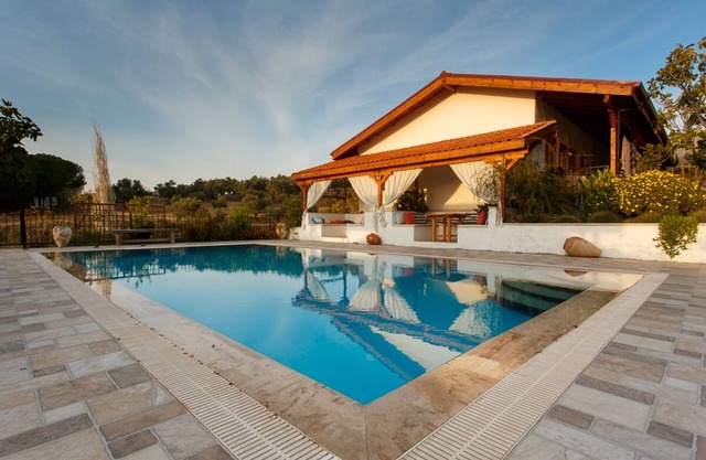 Ionia Guest House - Habitación de pacas de paja de lujo y piscina en la campiña del Egeo