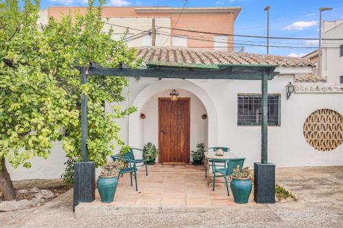 -Iponubahomes- Céntrica casa con jardín y chimenea