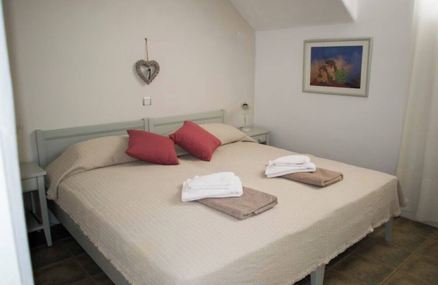 Irene's View Villa five · House with swimming pool near Pounda