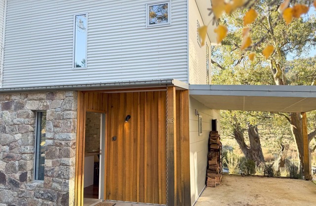 Iron Bark Chalet is a spacious, deluxe one-bedroom chalet.