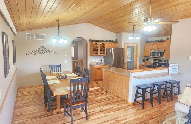 Iron Horse Lookout Beautiful Home with Downtown View