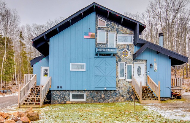 Iron River Retreat w/ Sauna: Walk to Ski Brule!