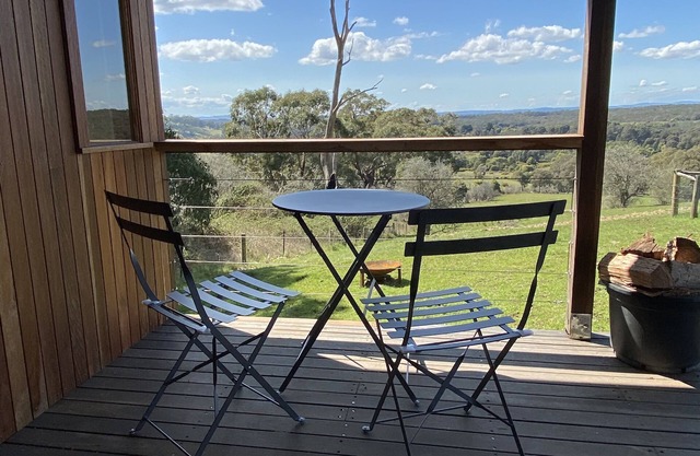 Ironbark cabin, a tranquil romantic getaway between Daylesford and Kyneton.