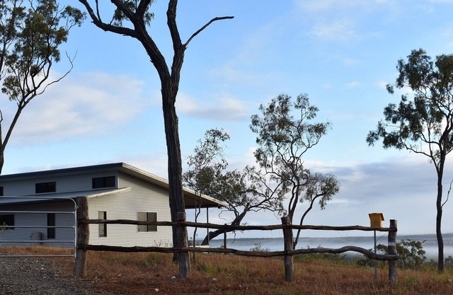 Ironbark House Dimbulah: Casa boutique de dos habitaciones con vista al interior