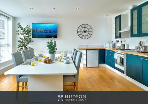 Ironbridge Townhouse with Roof Terrace and Parking