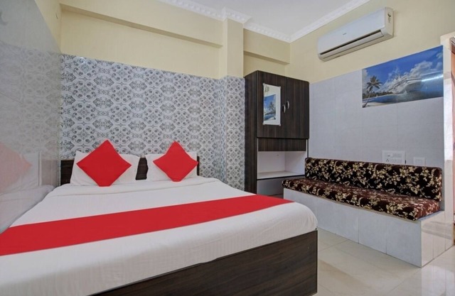 iROOMZ Hotel Sweekar Suites