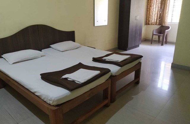 iROOMZ Hotel Vishwa Lodging