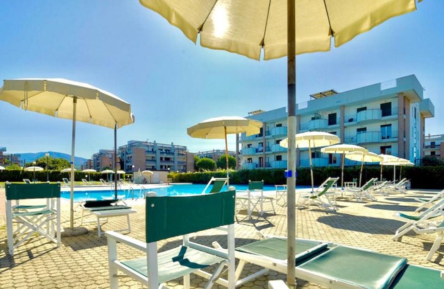 ISA-Apartments 4 beds in Residence with swimming-pool in San Vincenzo, just 600 meters from the sea