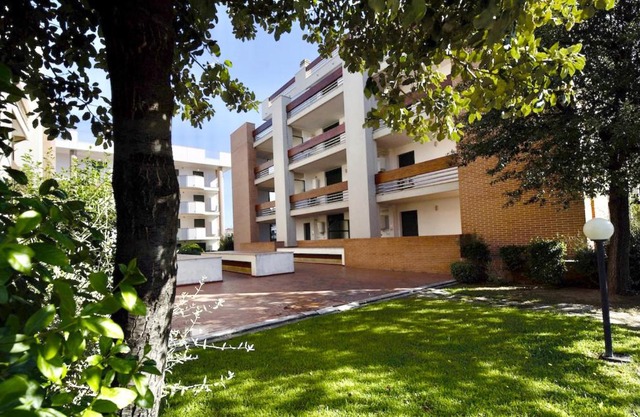 ISA-Apartments for 6 people, 2 bedrooms, in Residence with swimming pool in San Vincenzo, just 600 meters from the sea