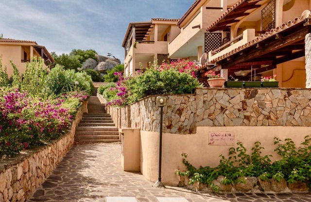 ISA-Residence in Marinella at only 450 m from the beach, apartments with air conditioning