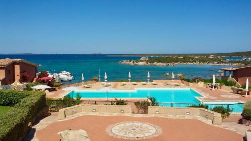 ISA-Residence with swimming pool in Marinella just 300 mt from the sea, apartments with sea view