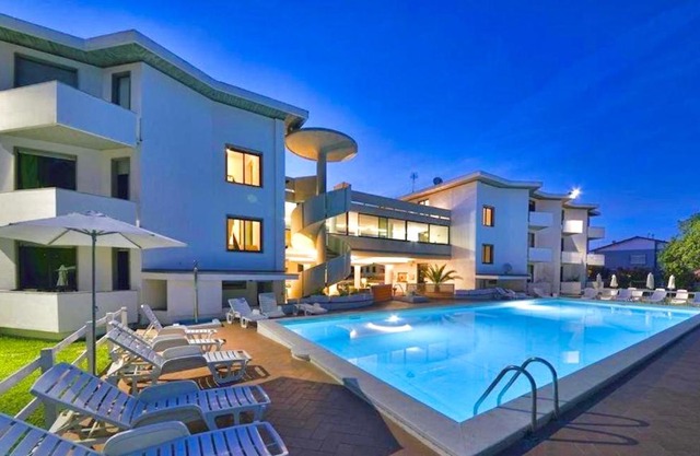 ISA-Residence with swimming-pool in Marina di Cecina only 700 meters from the sea, studio-apartments with air conditioning and private outdoor area
